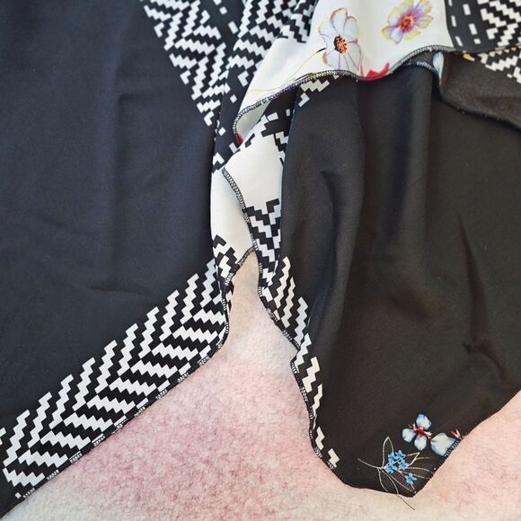 đĽ$5/$25âNwot Floral and Chevron Asymmetrical HemâSkirt - Picture 6 of 7